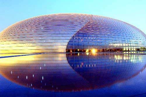 樹(shù)脂井蓋和鑄鐵井蓋各有各的優(yōu)勢(shì)，看使用場(chǎng)合來(lái)決定。